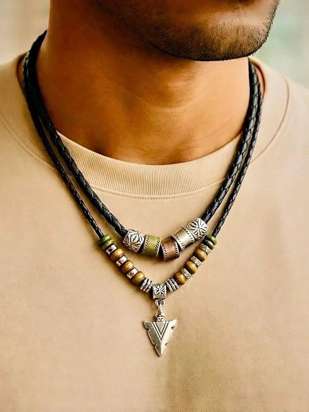 Beaded Pendant Necklace in Black & Brown Like New